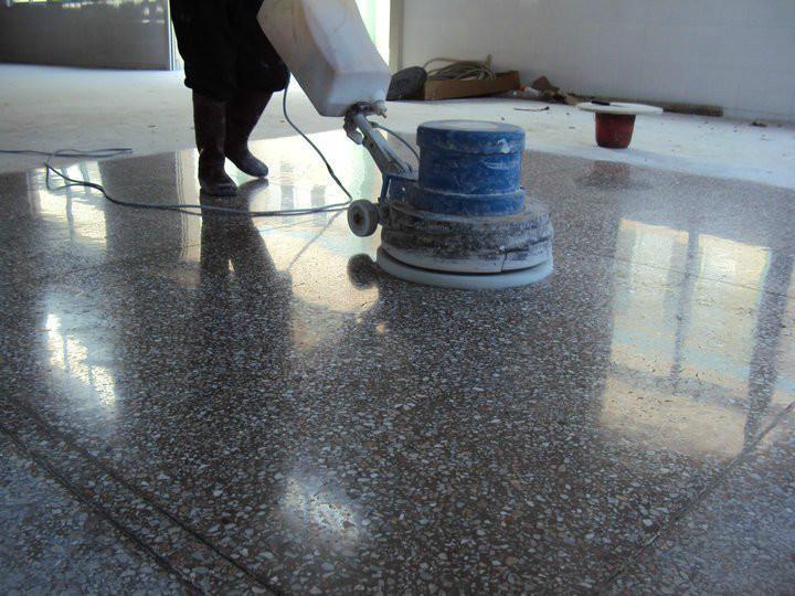 水磨石地面施工價(jià)格是多少，如何做好水磨石地面的施工?