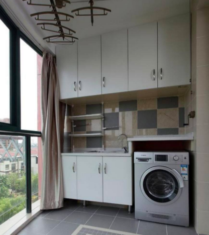 陽(yáng)臺(tái)吊柜有什么用，陽(yáng)臺(tái)吊柜的深度應(yīng)該是多少?