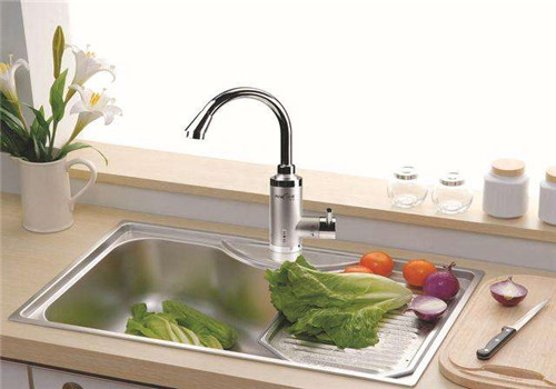 廚房水槽什么材質(zhì)好，廚房水槽單槽好還是雙槽好?