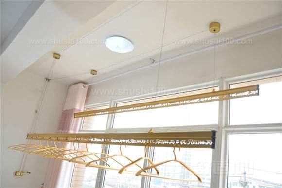 陽臺裝修設(shè)計(jì)安裝哪種晾衣架好?常見的有這些!