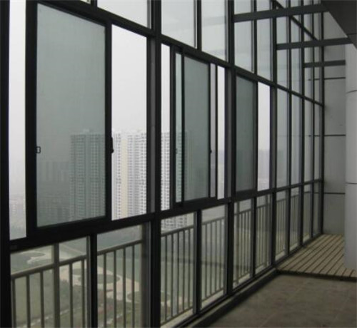 封陽(yáng)臺(tái)很貴嗎，封陽(yáng)臺(tái)什么材料好?