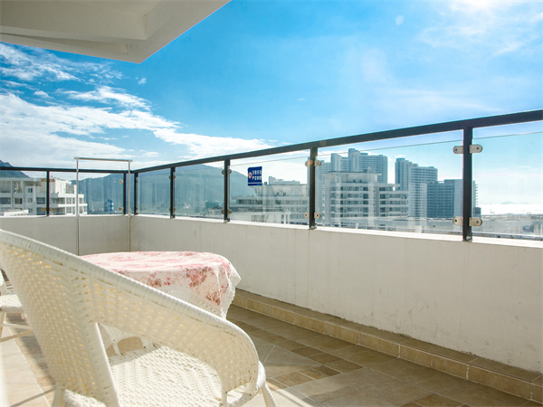 陽臺防護欄有哪些材質(zhì)，陽臺防護欄設(shè)計要點是什么?