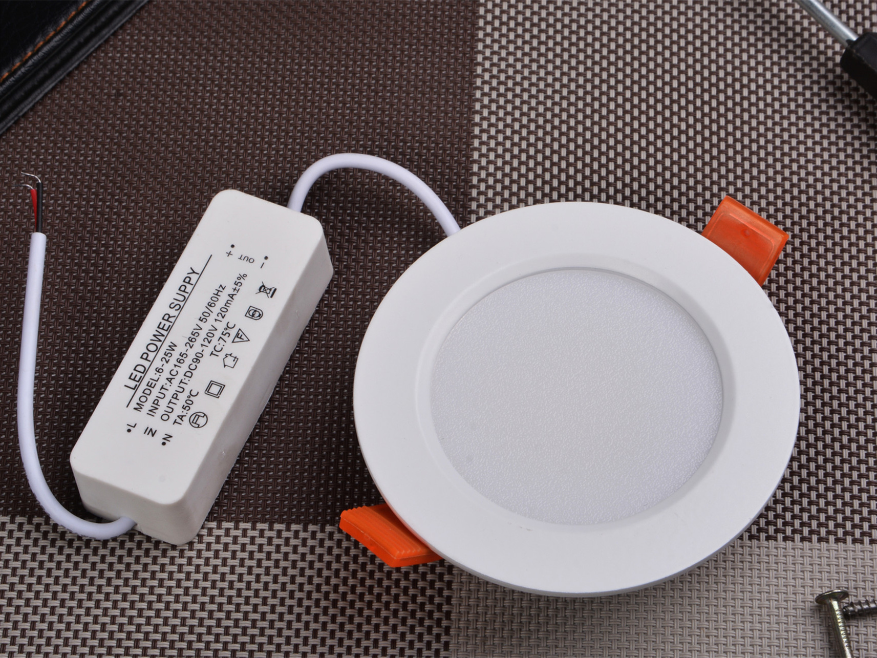 什么是高壓鈉燈，高壓鈉燈的功率是多少?