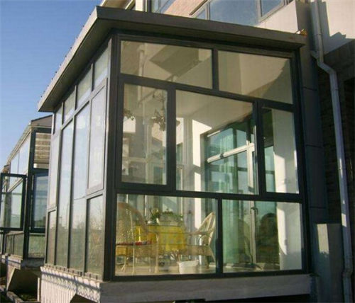 窗戶隔熱膜是否能隔熱及窗戶防曬隔熱膜使用時注意事項。